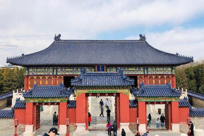 3-Hour Private Tour: Temple of Heaven and Lama Temple - Lama Temple (Yonghegong): 26-meter giant Buddha and local prayer life