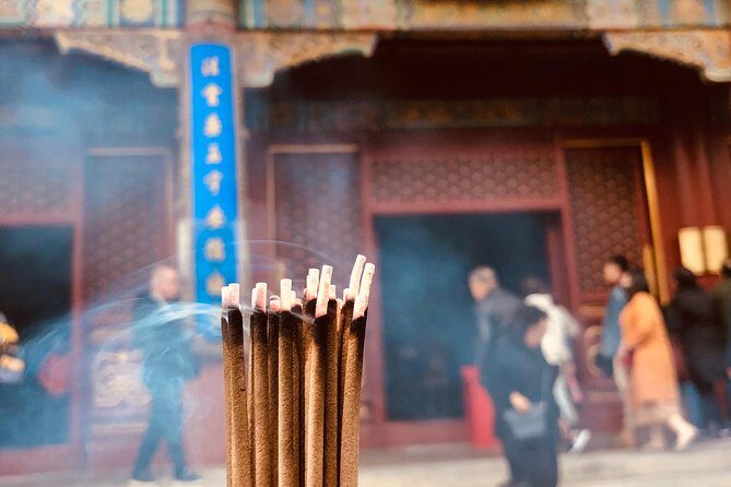 4-Hour Private Beijing Walking Tour of Lama Temple and Hutong - Lama Temple (Yonghegong): incense, prayer, and what locals do there