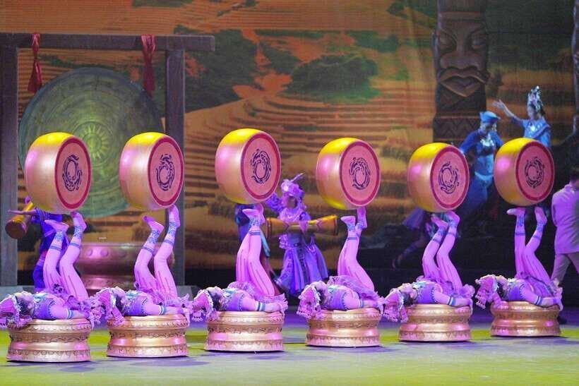 Beijing: Acrobatic Show Tickets Traditional & Modern Fusion - Beijing acrobatics, tuned for real-life sightseeing