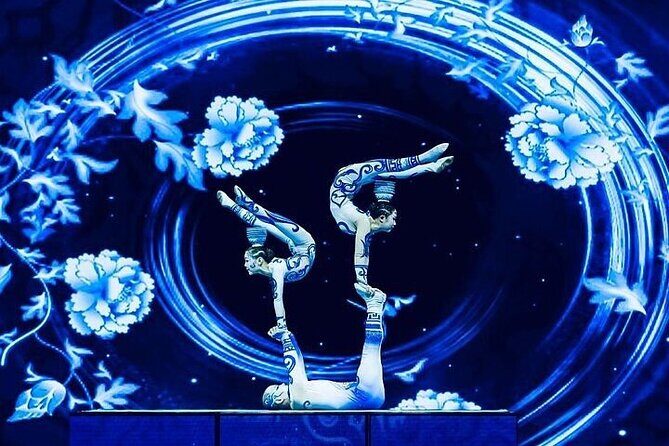 Beijing Acrobatics Show At Red Theater - When to go: 16:20 or 17:30, and why arriving early matters