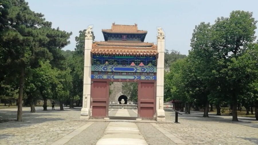 Beijing: Badaling Great Wall & Ming Tombs VIP Skip-the-Line - Walking Badaling With a Guide (Plus Time to Wander)