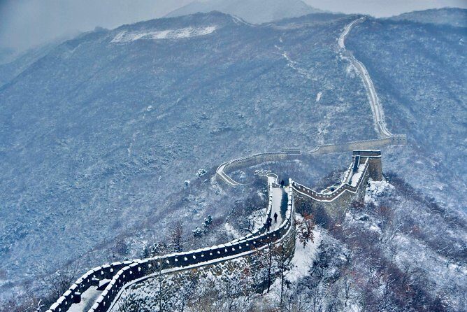 Beijing Gubei Water Town and Great Wall Day Trip - Dragon and Phoenix Jacuzzi: a sore-feet reset with natural hot spring