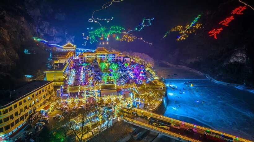 Beijing: Longing Gorge Ice Festival w/Optional Activities - Option 2: Ming Tombs (Dingling) and Longqing Gorge
