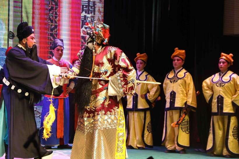 Beijing: Must-See Peking Opera at Liyuan Theatre Ticket - How the Show Feels: Drama, Singing, and Classic Storytelling