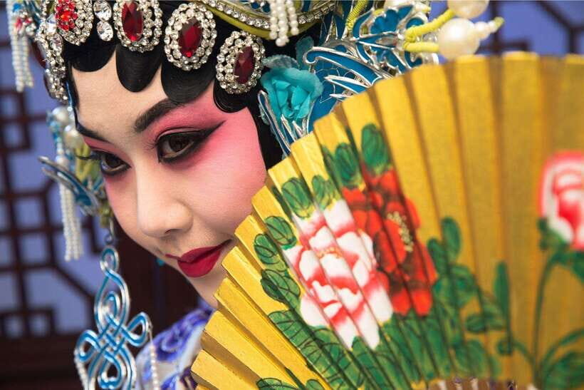 Beijing: Must-See Peking Opera at Liyuan Theatre Ticket - The Theatre Experience: Old Building, Old-School Atmosphere