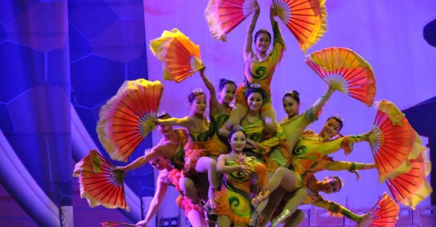Beijing Night Tour with Acrobatics Show & PekingDuck Dinner - Quick hits before you go