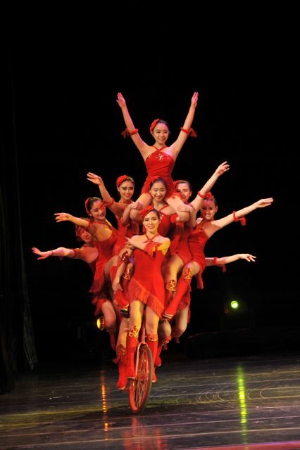 Beijing Night Tour with Acrobatics Show & PekingDuck Dinner - How this 5-hour Beijing night tour fits real life