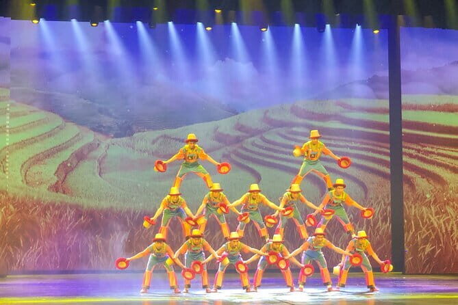 Beijing Red theatre Acrobatics Show Ticket - Inside the Program: Plate Spinning to Partner Stunts