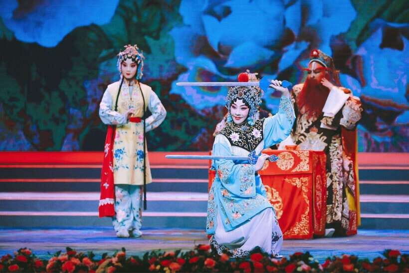 Beijing: Traditional Cultural Show Peking Opera Tickets - Before 7:30 PM: Makeup, Costumes, and What to Watch For