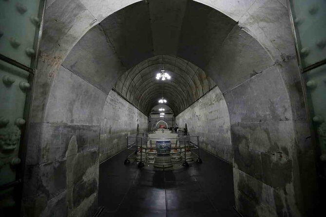 Boutique Tour: Juyongguan, Sacred Way and Dingling of Ming Tombs - The Sacred Way at Ming Tombs: 7 kilometers of symbols