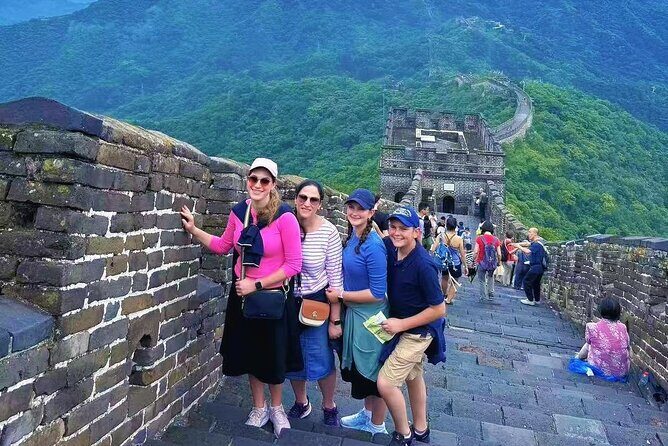 BusDa-Private Mutianyu Great Wall Trip with English Guide - Your English Guide Lee: Stories Beyond the Stones