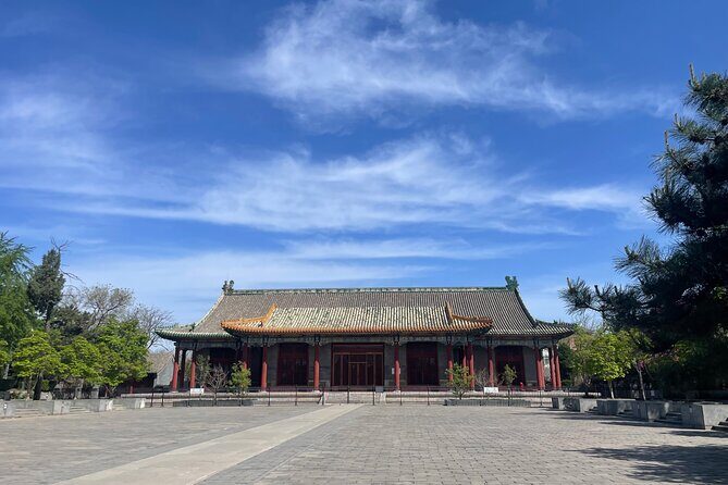 Chinese Kungfu Class Beside Fobbiden City - Training Near the Forbidden City’s Royal-Style Courtyard Setting
