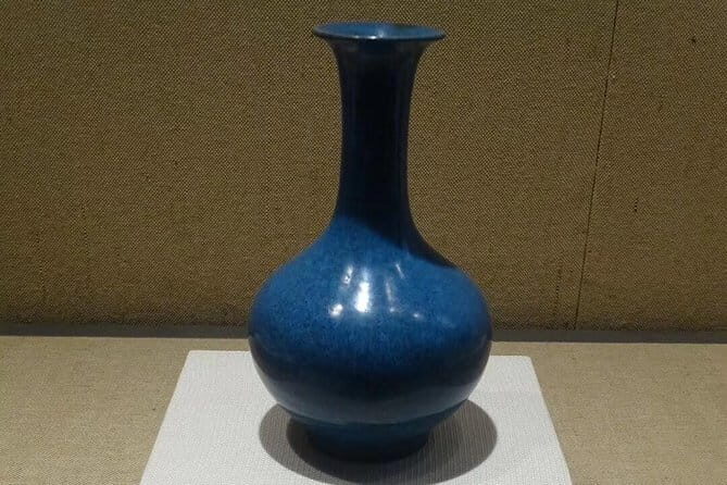 Full-Day Private Tour Panjiayuan Antique Market and Beijing Capital Museum - Lunch then Beijing Capital Museum: art you can name, not just see