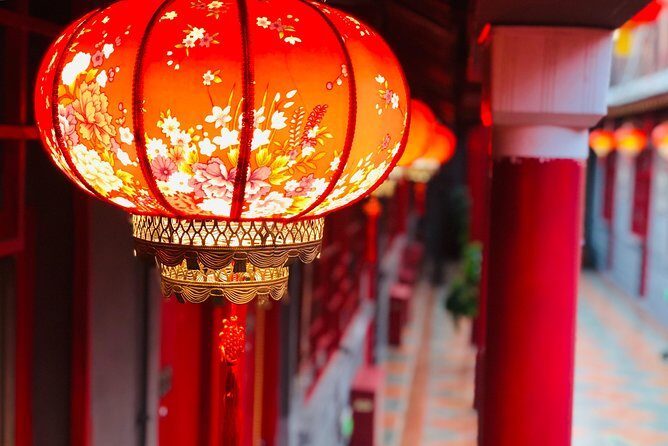Lama Temple, Hutong and Silk & Pearl Market Private Day Tour - Hutongs Near Guozijian and Confucius: Old Streets, Real Navigation Help