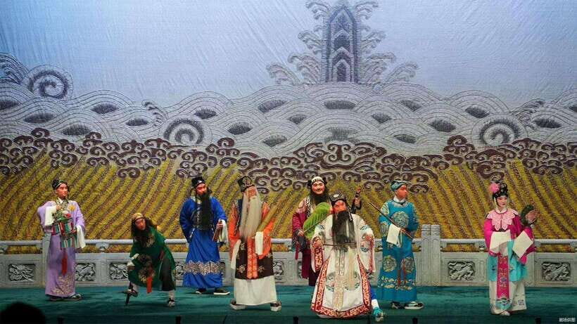 Liyuan Theater Beijing Opera Show Tickets - Makeup and costumes: the fastest way to understand who’s on stage