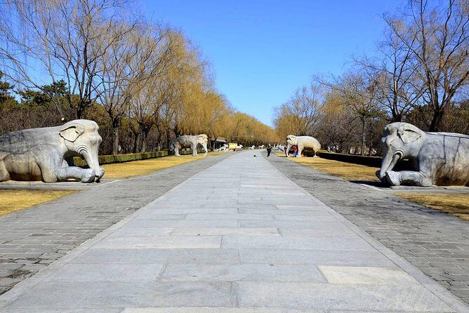 Private Day Tour of Juyongguan Great Wall and Sacred Way from Beijing - Silk museum stop: a quick cultural layer you can use later