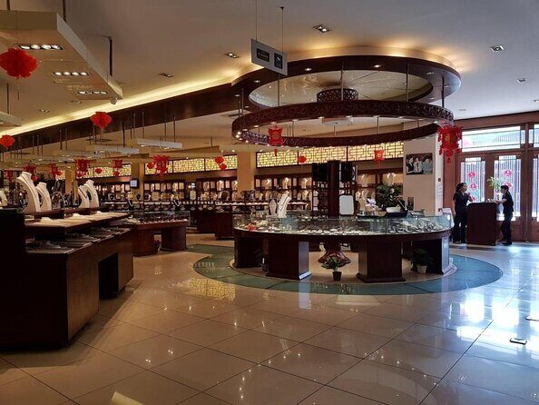 Private Tour to Pearl Market Acrobatic Show & Peking Duck Dinner - Key things to know before you go