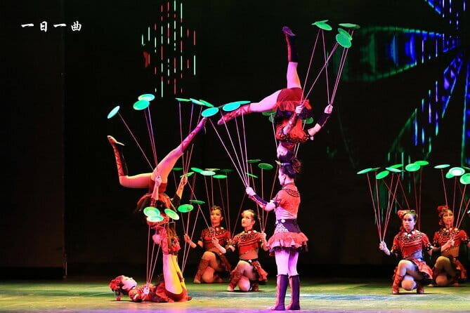 Red Theater Beijing Acrobatic Show Tickets Discount - What the show feels like: skill, storytelling, and costume spectacle