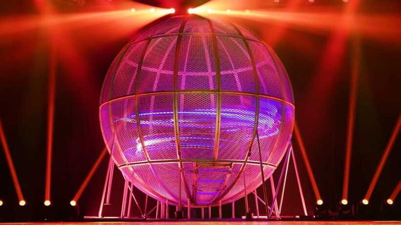 Red Theatre Beijing Acrobatic Show Tickets - Watch your timing: no late-arrival forgiveness